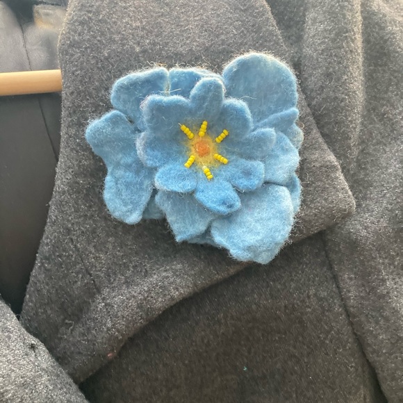 Hand Felted Floral Pins Brooches - Picture 7 of 8